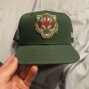 Size 7 1/4 Detroit tigers fitted hat